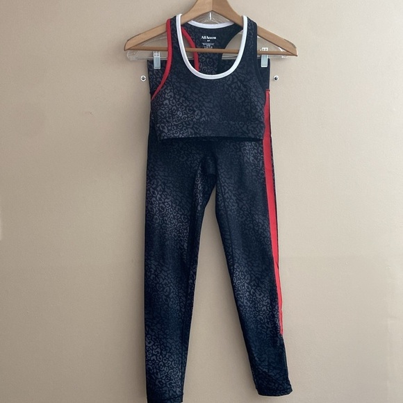 ALL ACCESS- SET Audio Leggings and Front Row Bra In Snow Leopard Multi - Picture 5 of 12